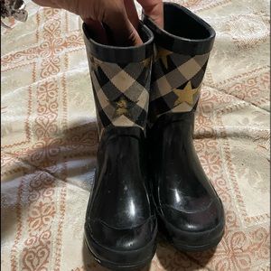 Girls Burberry rain boots